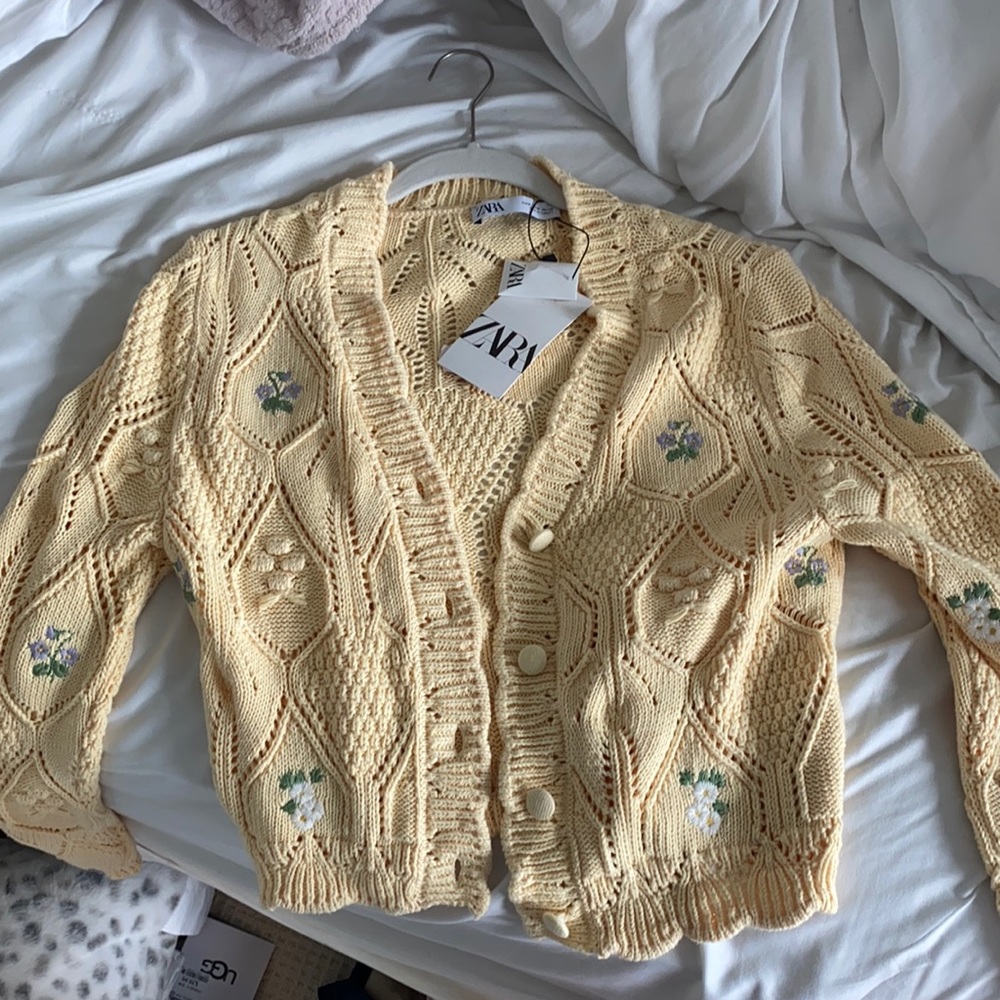 NEW WITH TAGS!!! Cropped cardigan